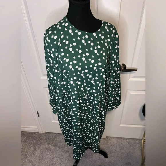 NWT | Amazon Essentials |  Green Floral Flowy Long Sleeve Dress | Size L [45] - Picture 2 of 7